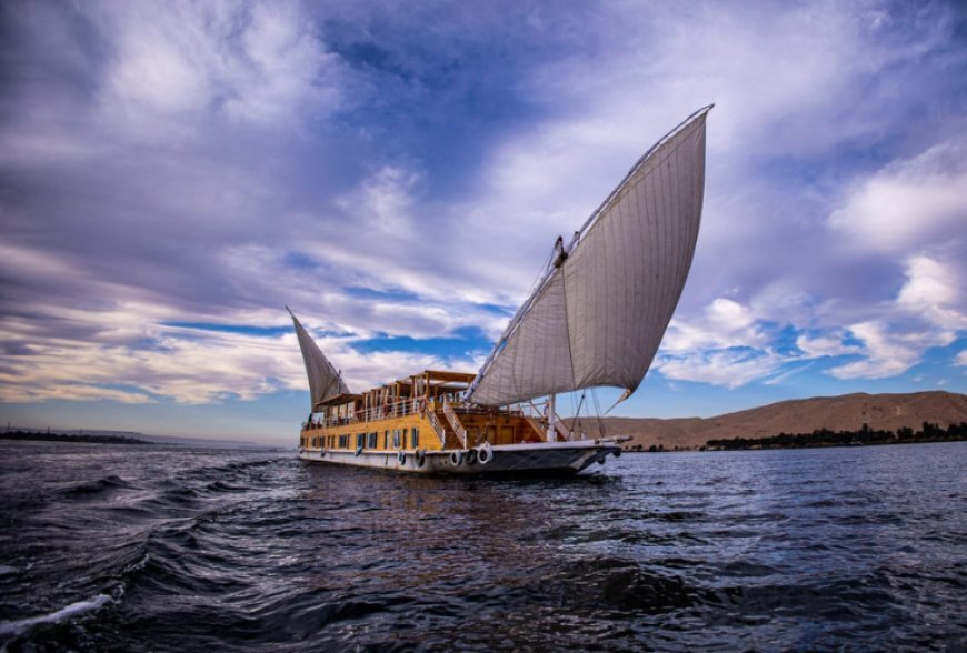 Akhnaton Dahabiya Nile Cruise , Egypt